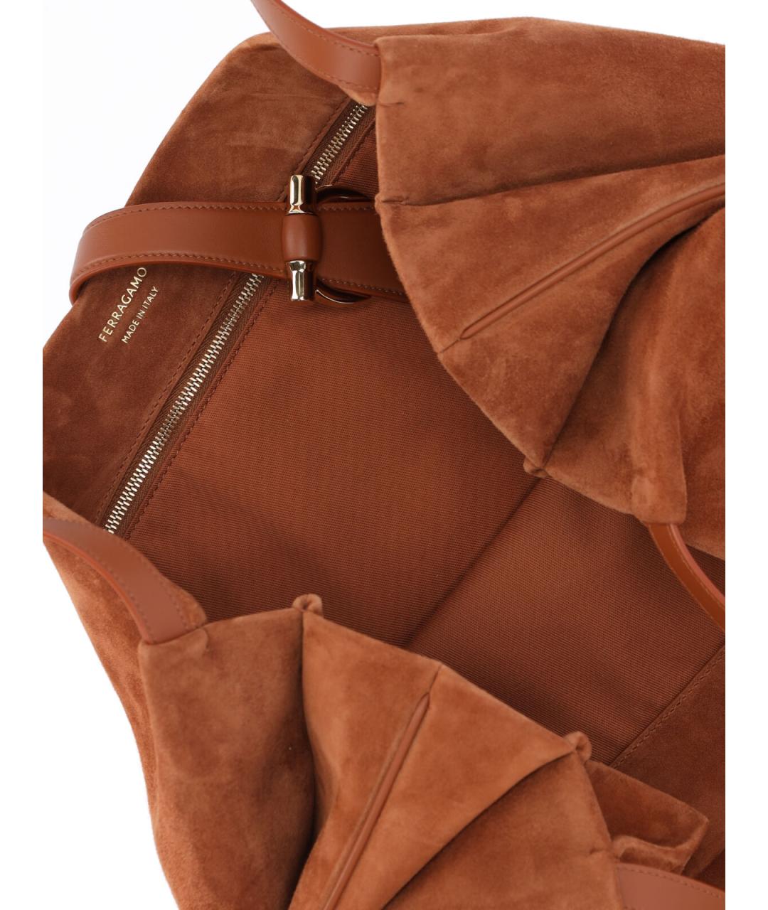 FERRAGAMO Коричневая замшевая сумка с короткими ручками, фото 4