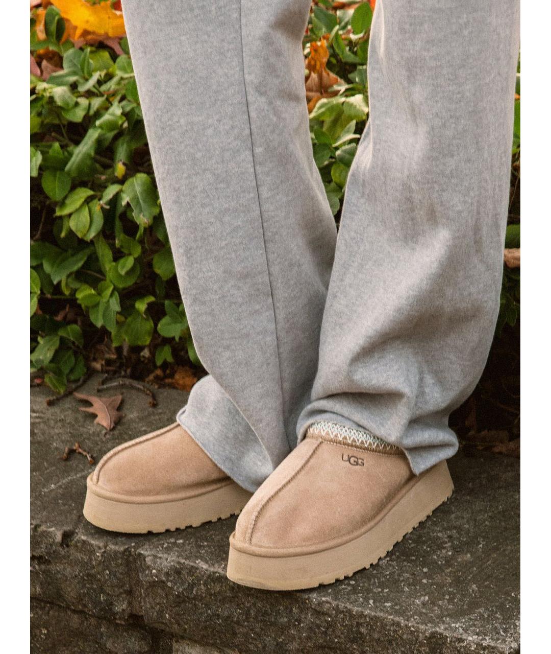 UGG AUSTRALIA Бежевые замшевые сабо, фото 4