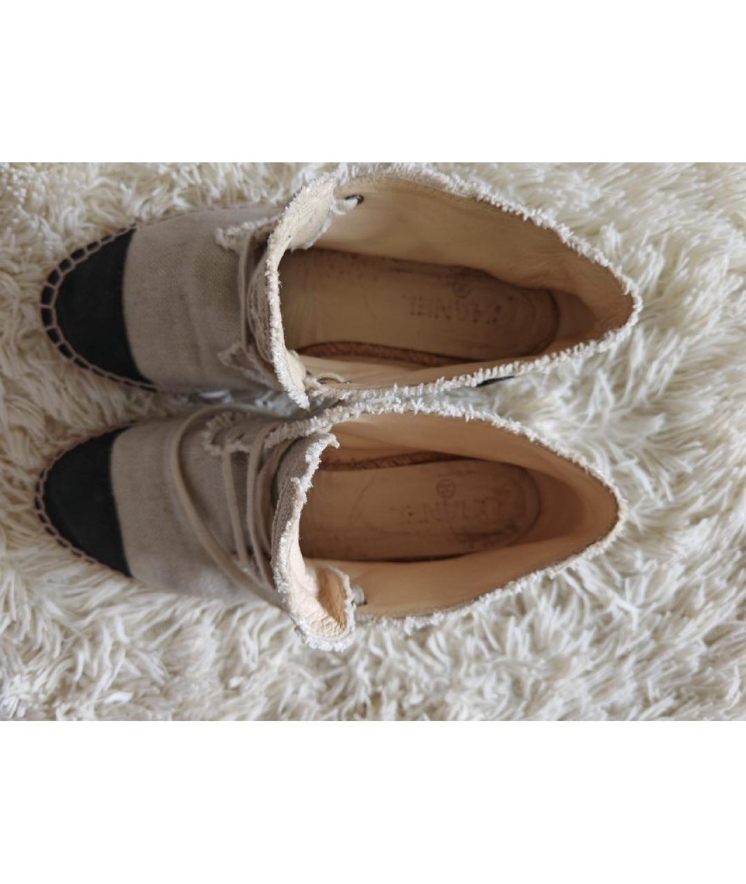 CHANEL Бежевые текстильные ботинки, фото 3