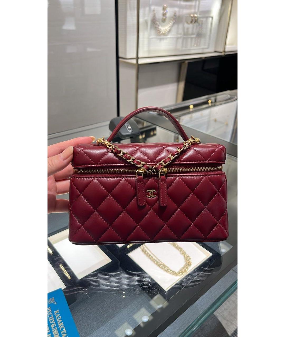 CHANEL Бордовая кожаная сумка с короткими ручками, фото 3