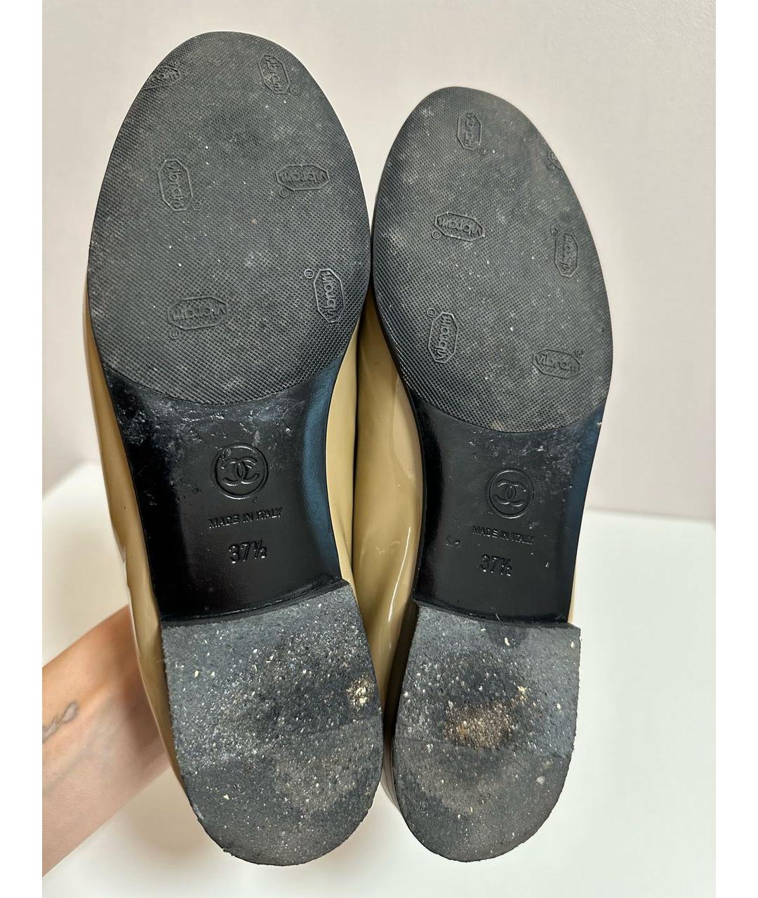 CHANEL Бежевые балетки из лакированной кожи, фото 5