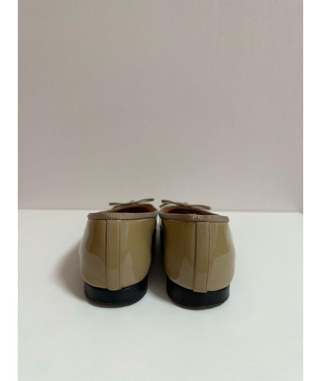 CHANEL Бежевые балетки из лакированной кожи, фото 4