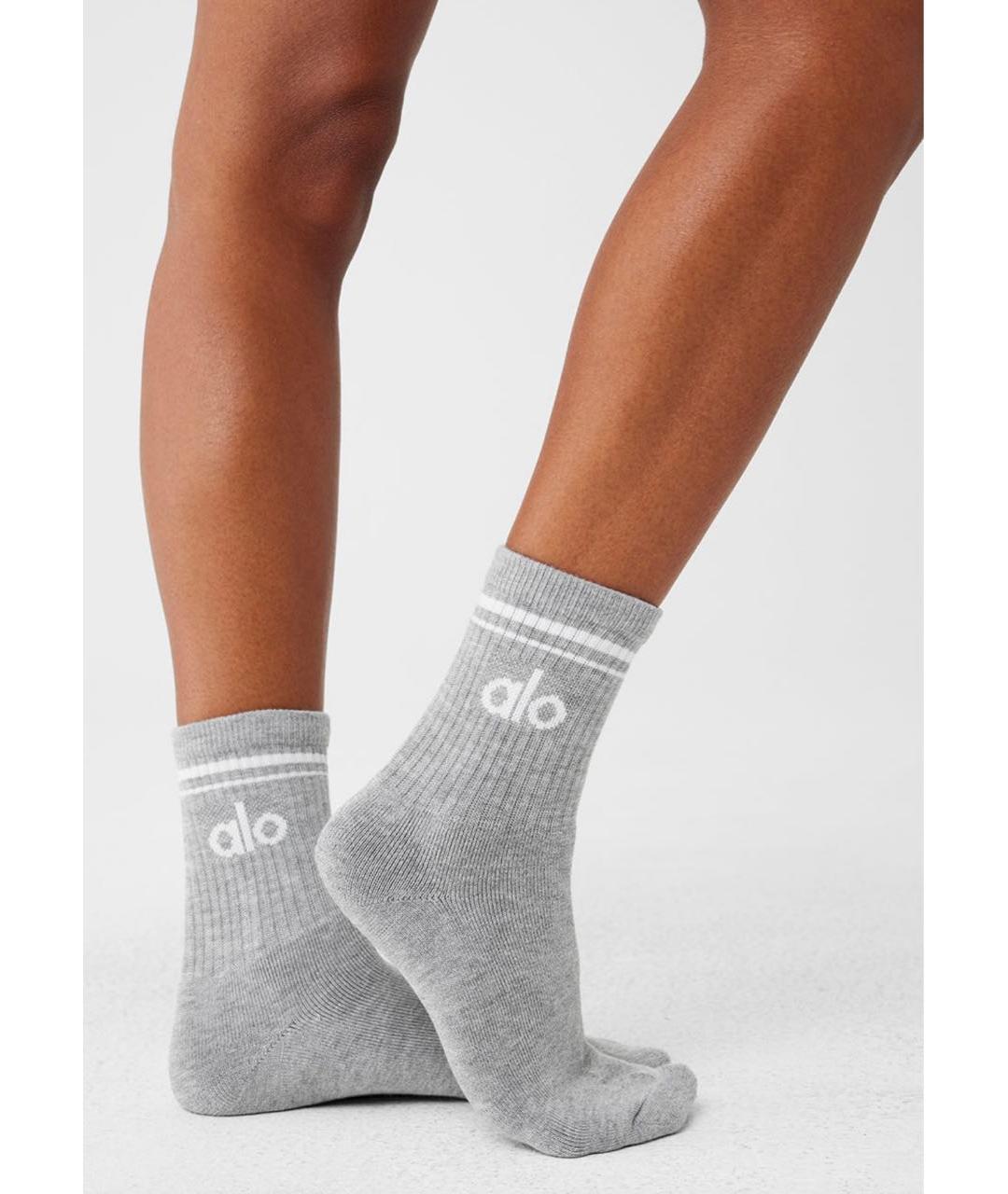 ALO YOGA Серые носки, чулки и колготы, фото 3
