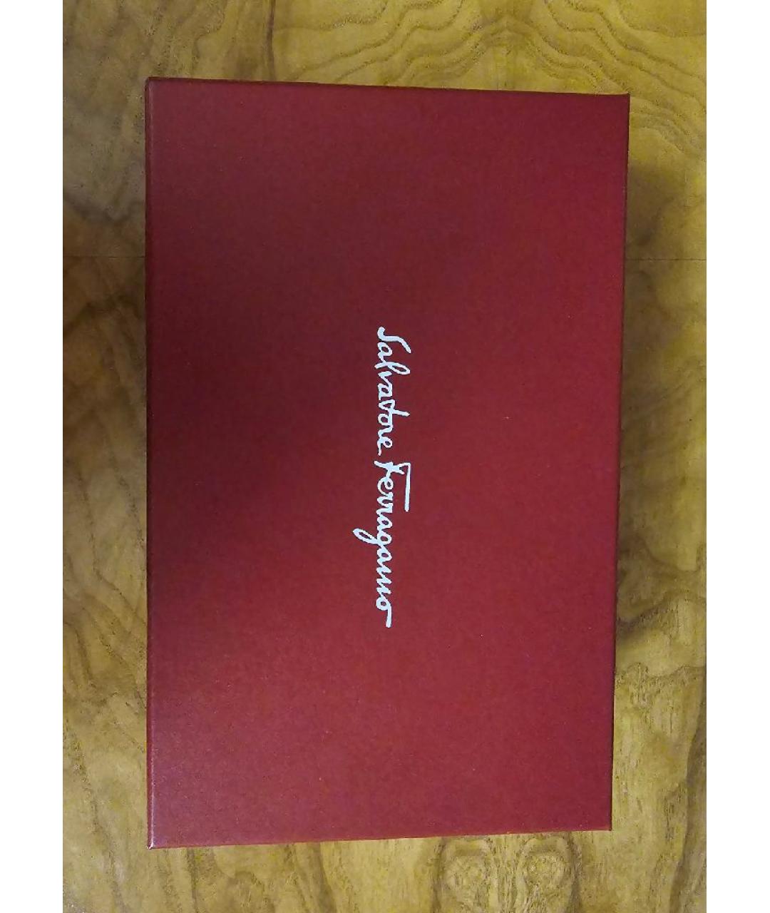 FERRAGAMO Антрацитовый кожаный кошелек, фото 4