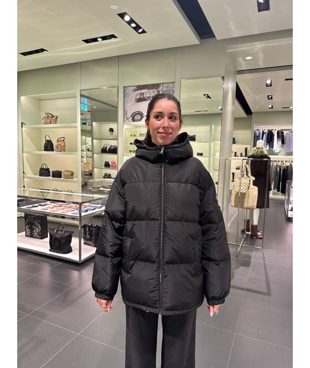 PRADA Черный полиамидовый пуховик, фото 2