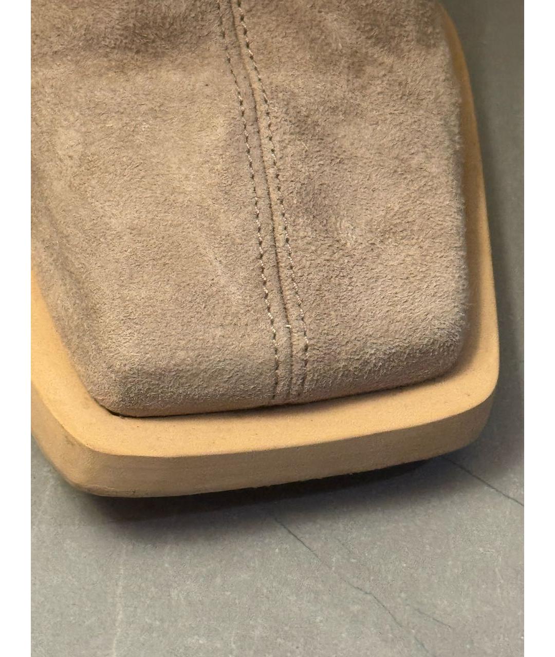 JACQUEMUS Бежевые замшевые ботфорты, фото 6