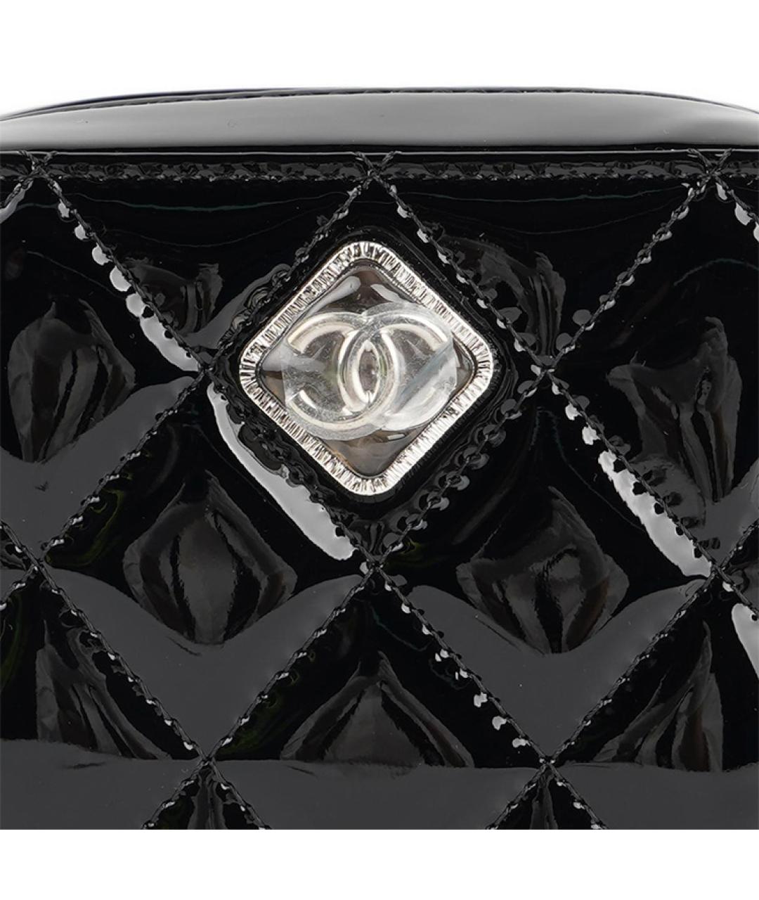 CHANEL Черная сумка через плечо из лакированной кожи, фото 5