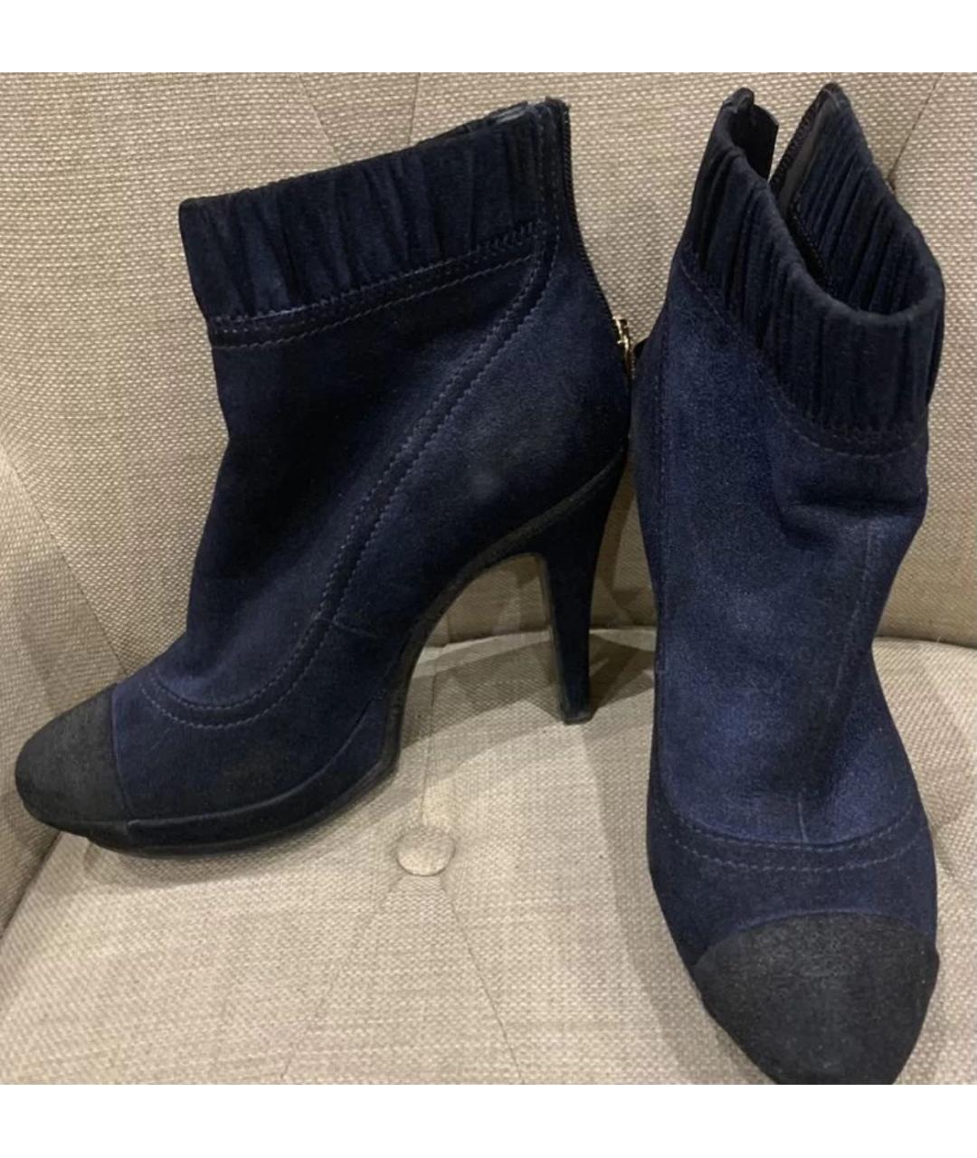 CHANEL Темно-синие замшевые ботильоны, фото 2