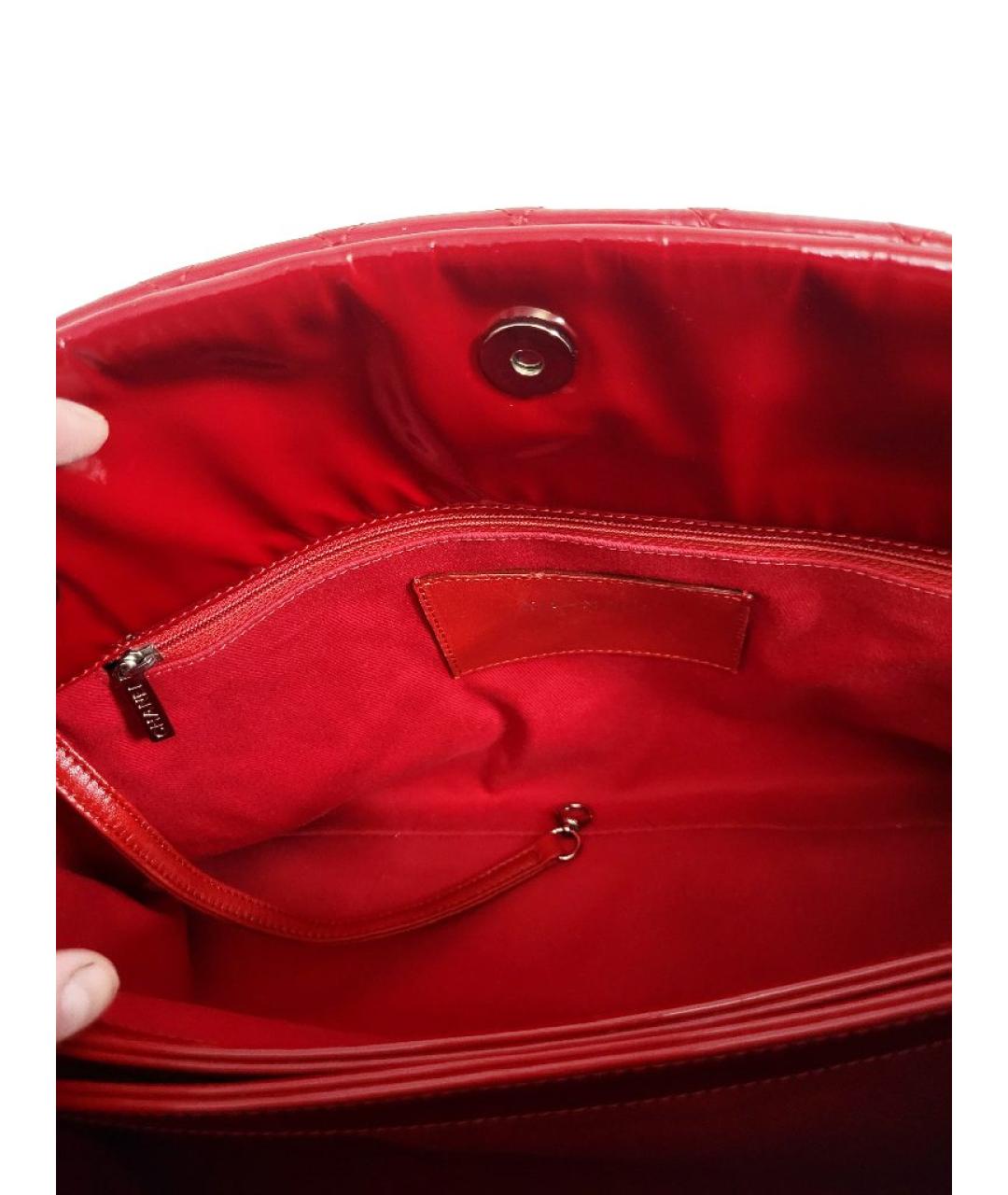 CHANEL Красная сумка через плечо из лакированной кожи, фото 6
