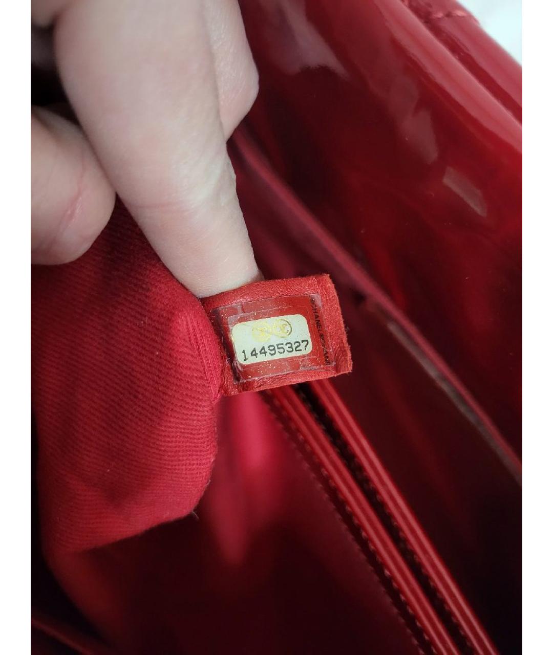 CHANEL Красная сумка через плечо из лакированной кожи, фото 5