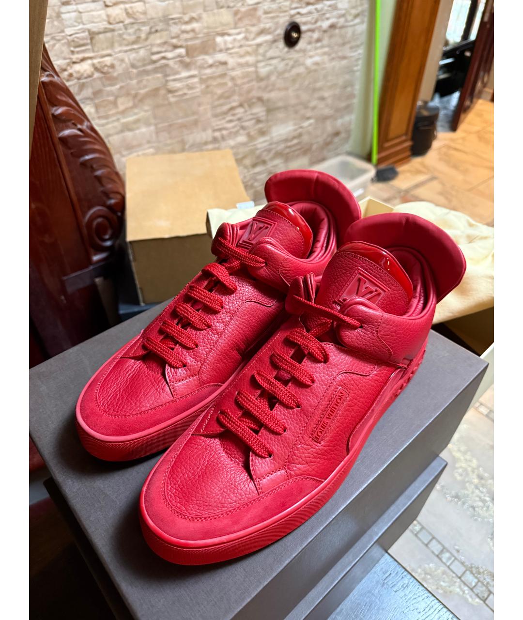 LOUIS VUITTON Красные кожаные высокие кроссовки / кеды, фото 2