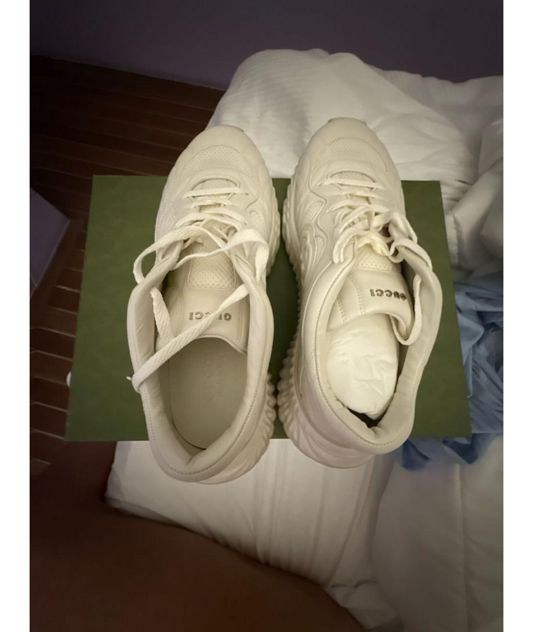 GUCCI Белые кожаные низкие кроссовки / кеды, фото 3