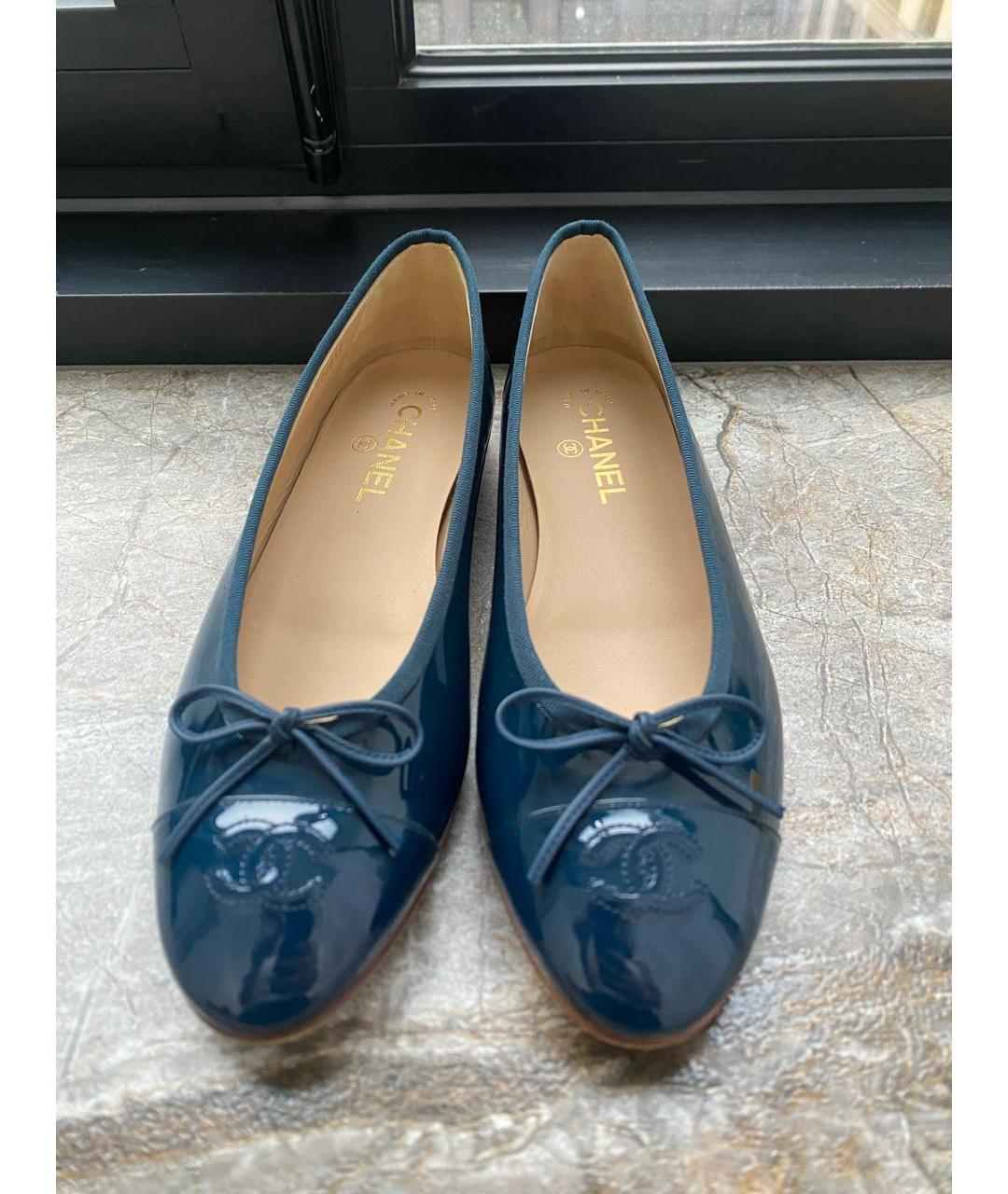 CHANEL Бирюзовые балетки из лакированной кожи, фото 2