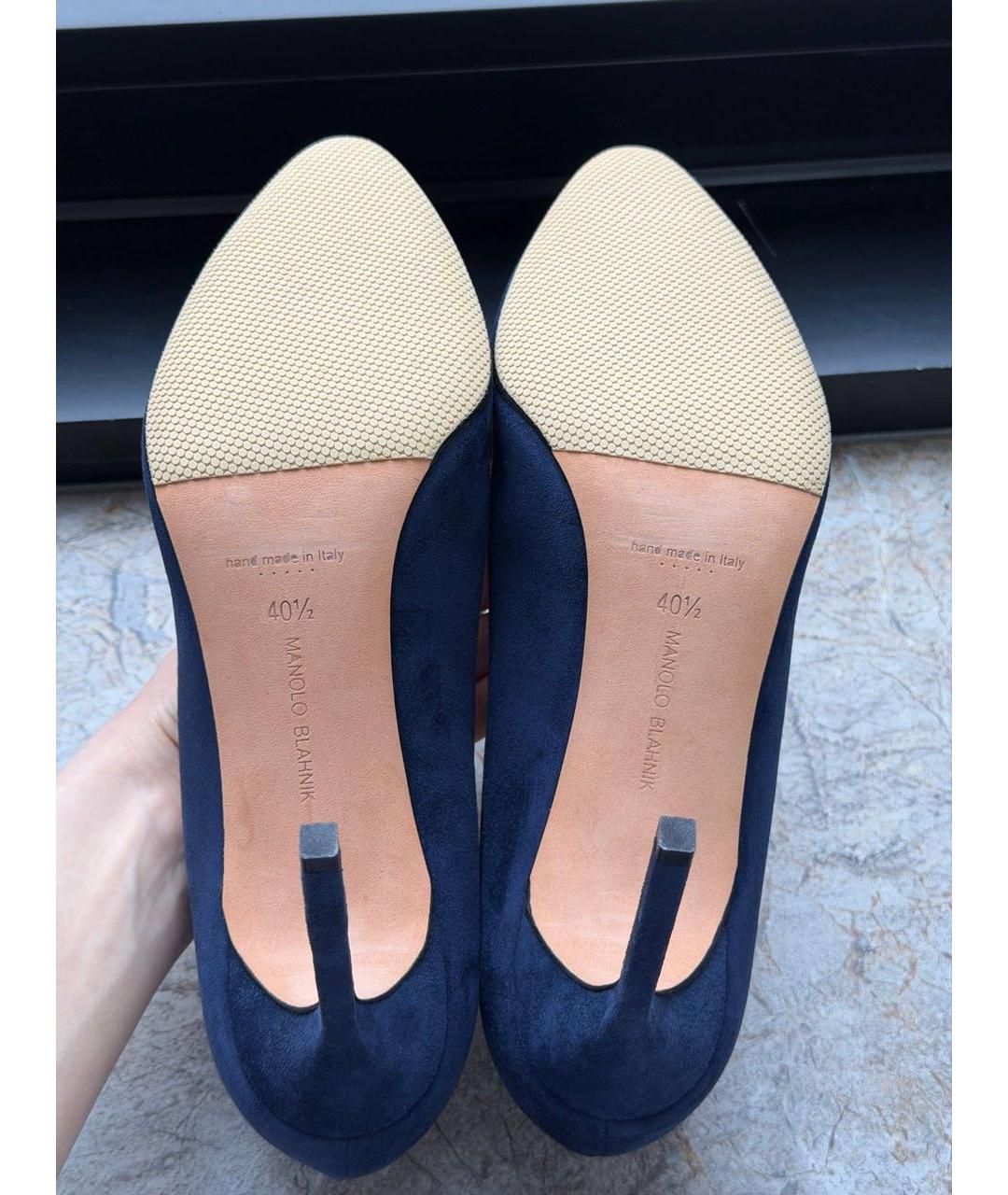 MANOLO BLAHNIK Темно-синие замшевые туфли, фото 5