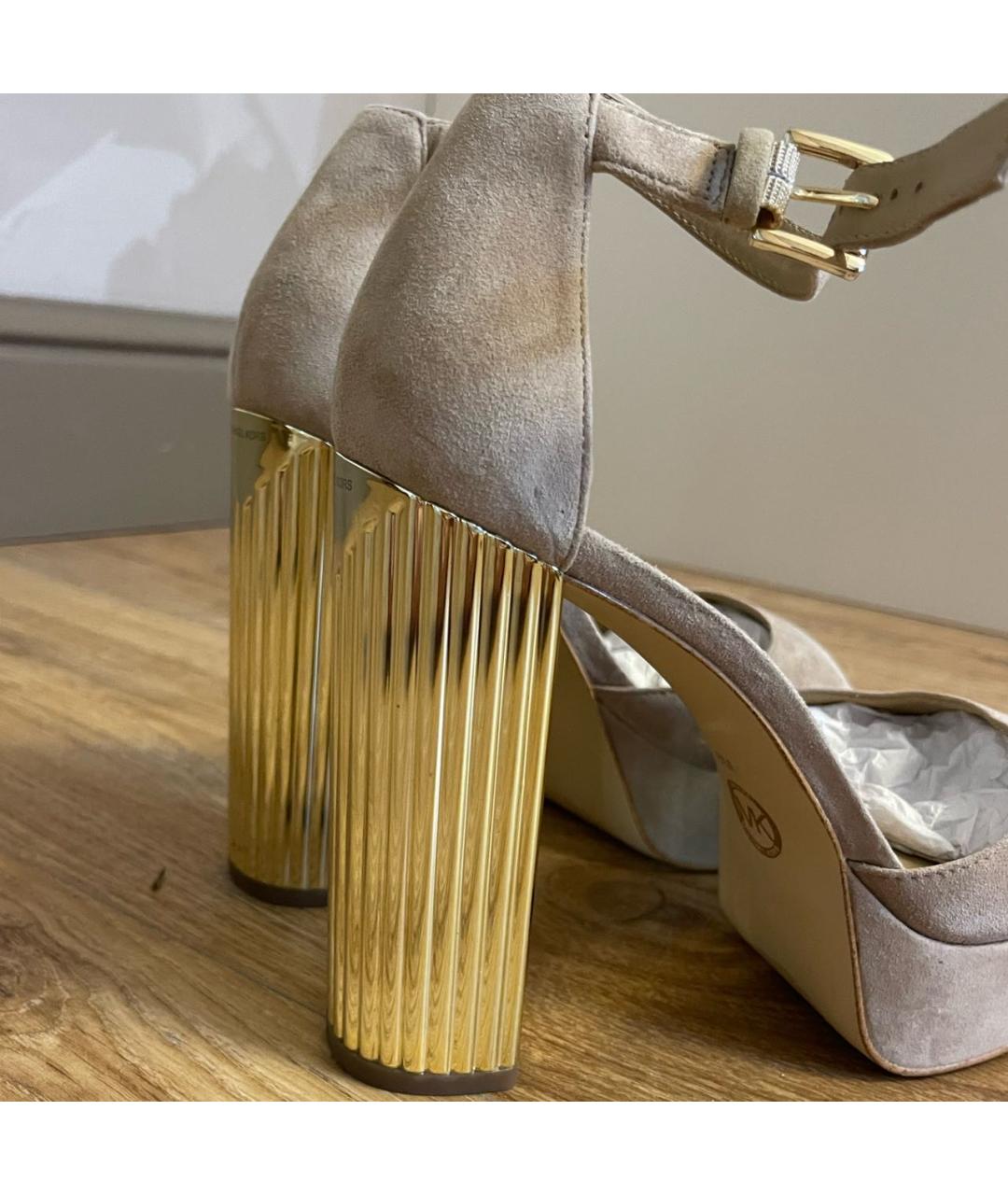 MICHAEL KORS Бежевые замшевые босоножки, фото 2
