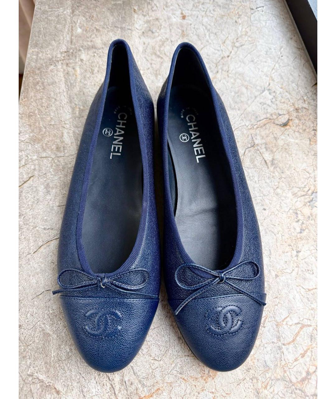 CHANEL Темно-синие кожаные балетки, фото 3
