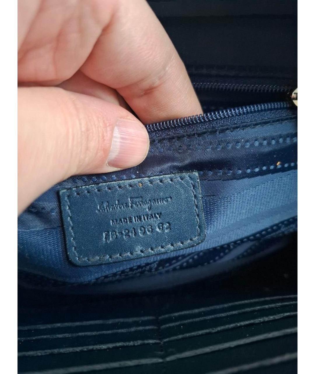 FERRAGAMO Синяя кожаная барсетка, фото 3