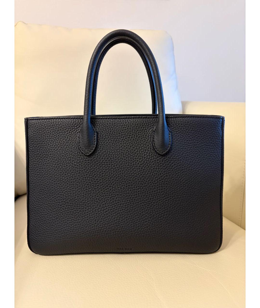 THE ROW Черная кожаная сумка с короткими ручками, фото 8