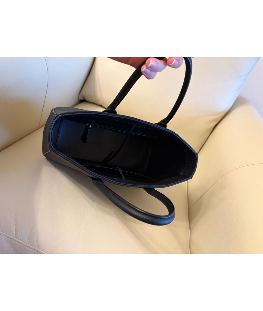 THE ROW Черная кожаная сумка с короткими ручками, фото 5