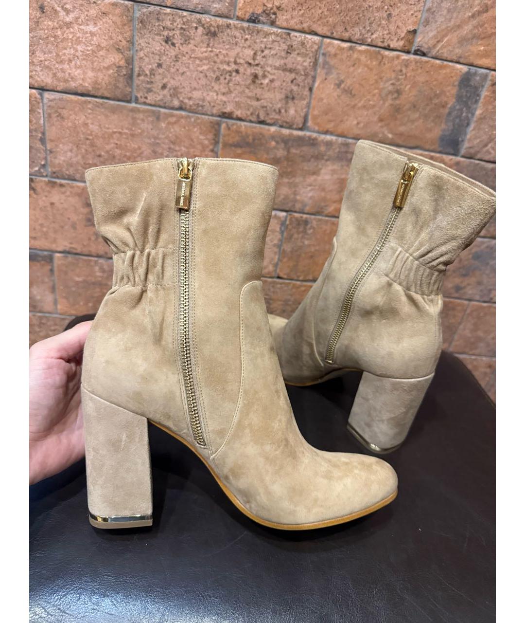 MICHAEL KORS Бежевые замшевые ботильоны, фото 6