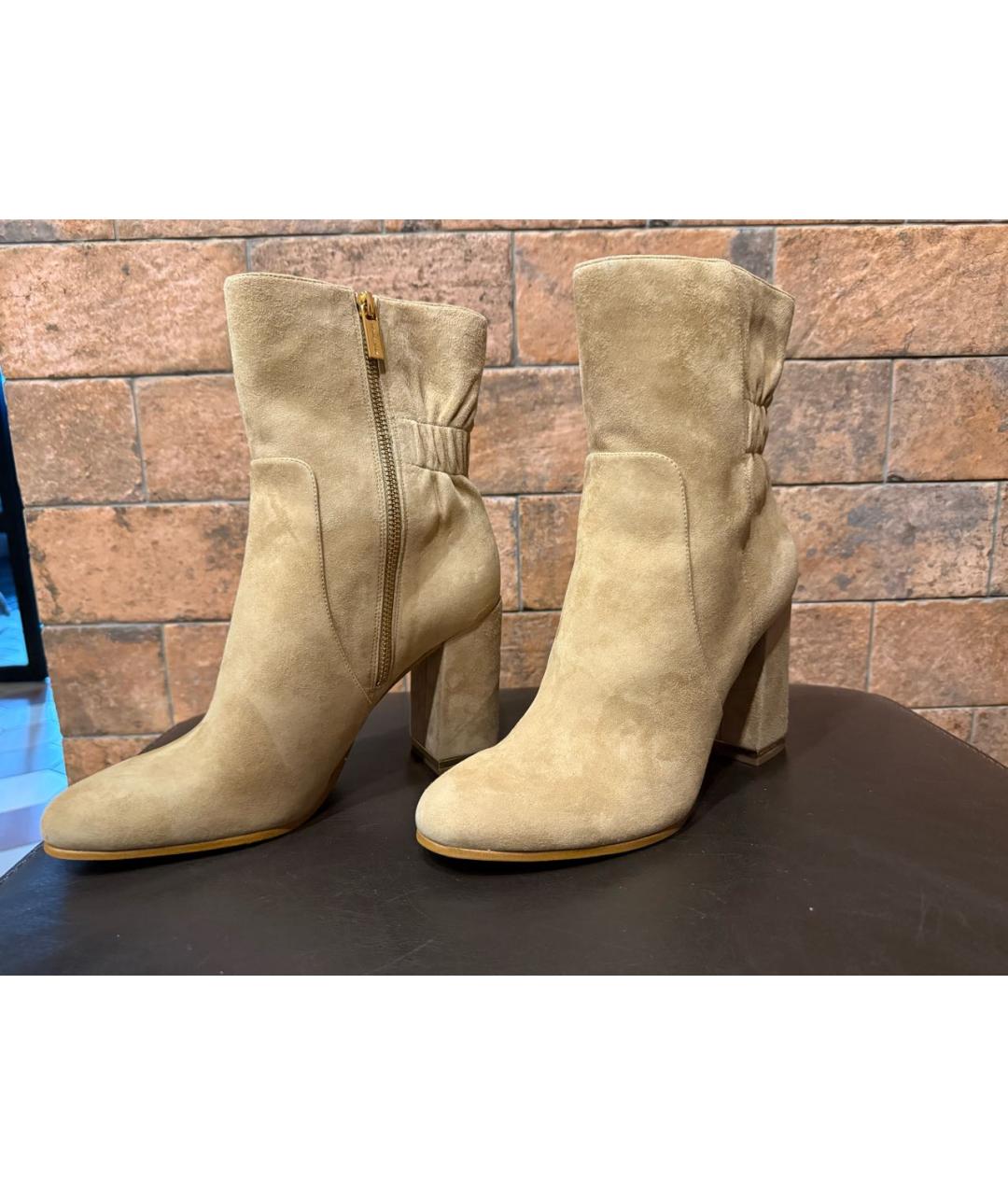 MICHAEL KORS Бежевые замшевые ботильоны, фото 2