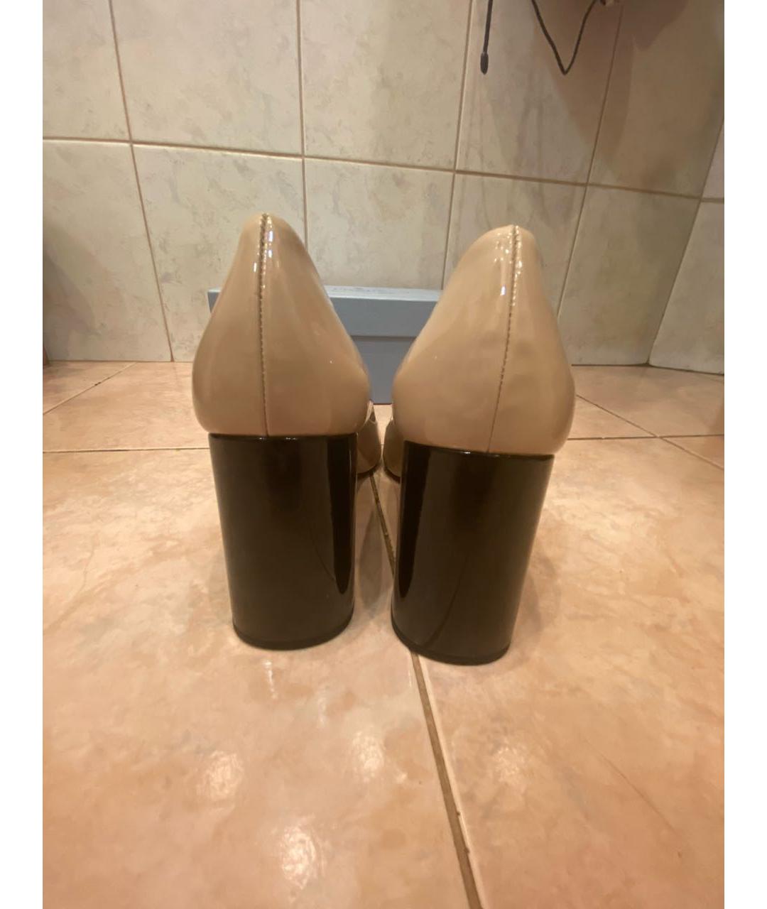 PRADA Бежевые туфли из лакированной кожи, фото 4