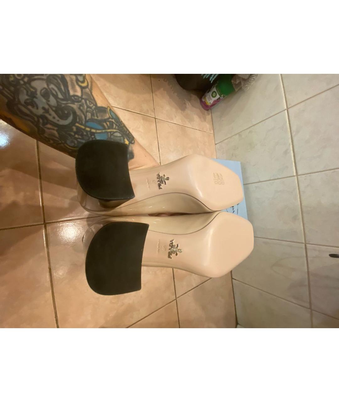 PRADA Бежевые туфли из лакированной кожи, фото 5