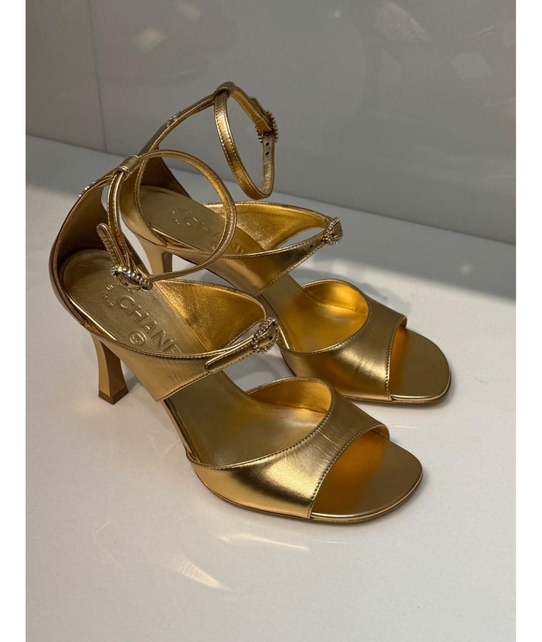 CHANEL Золотые кожаные босоножки, фото 5