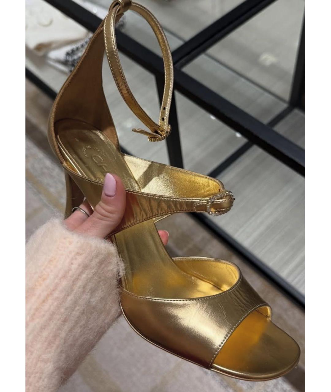 CHANEL Золотые кожаные босоножки, фото 4