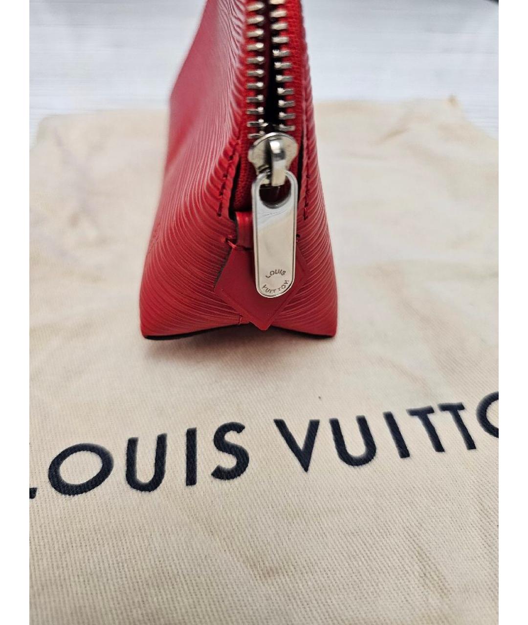 LOUIS VUITTON Красная кожаная косметичка, фото 3