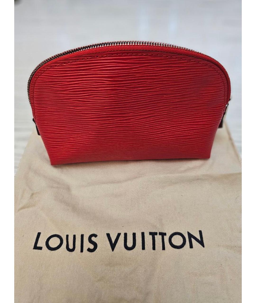 LOUIS VUITTON Красная кожаная косметичка, фото 5
