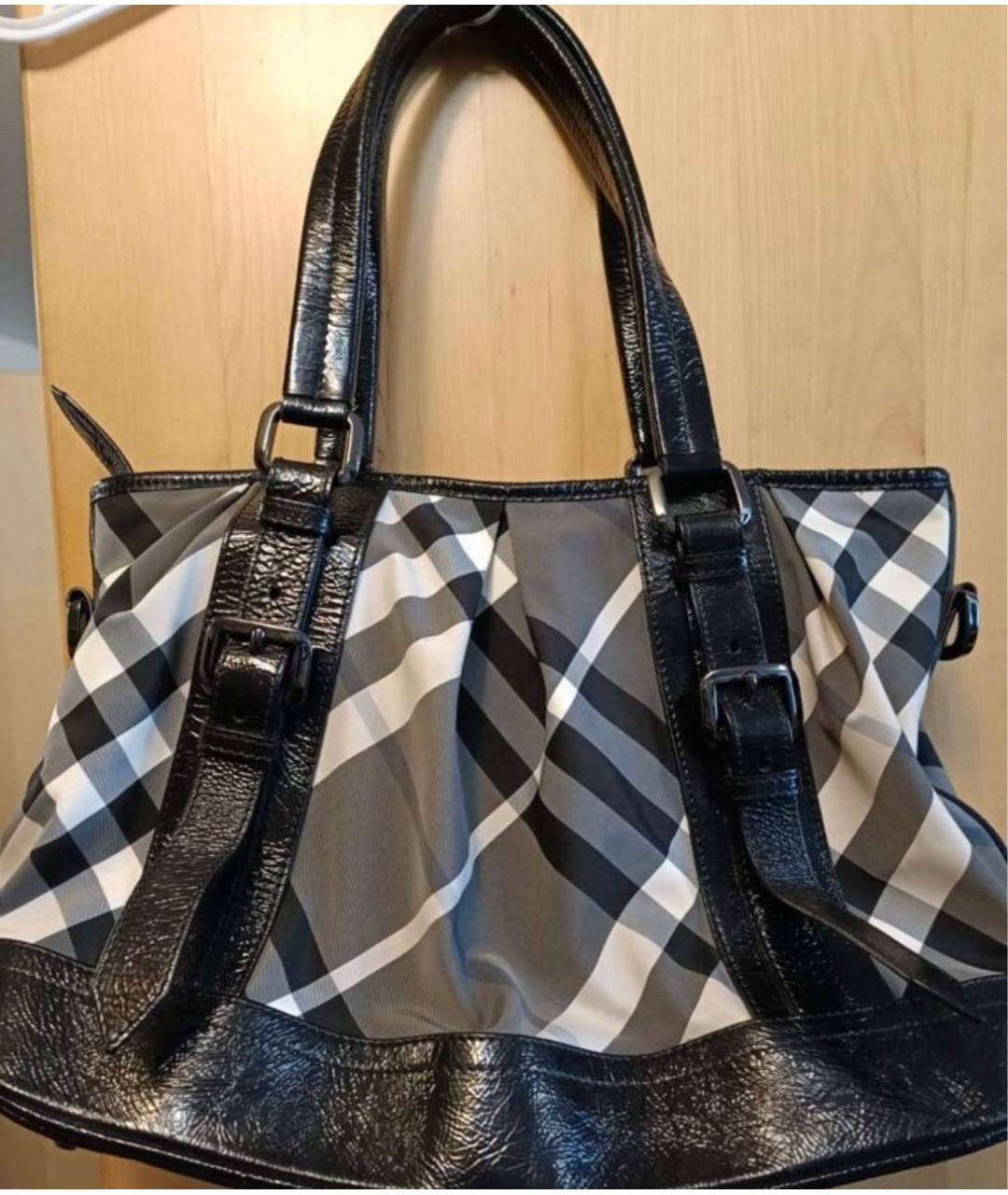 BURBERRY Черная сумка через плечо из лакированной кожи, фото 2