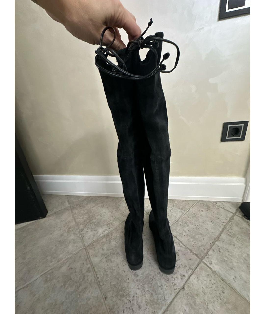 STUART WEITZMAN Черные замшевые ботфорты, фото 5