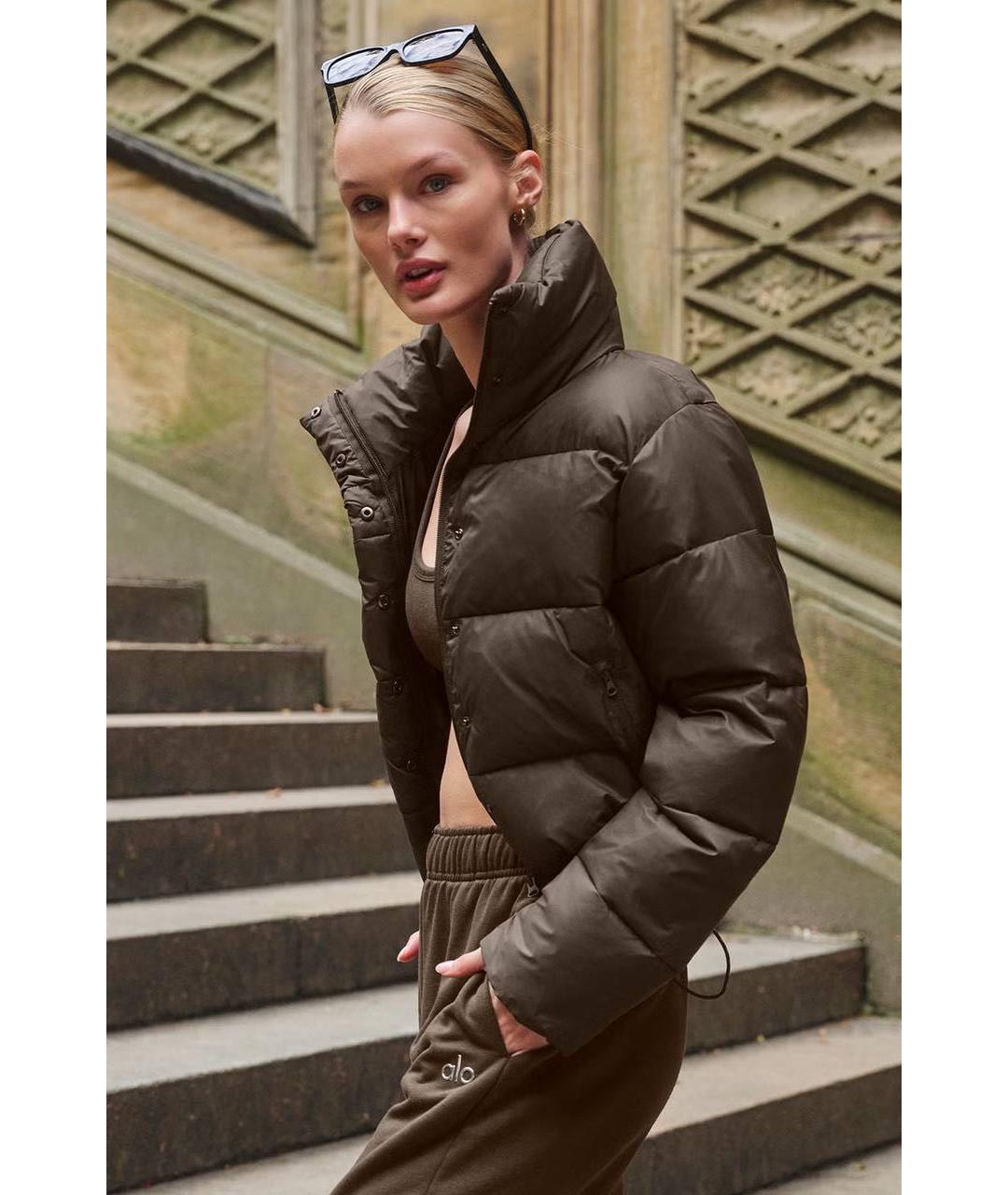 ALO YOGA Коричневый полиэстеровый пуховик, фото 6