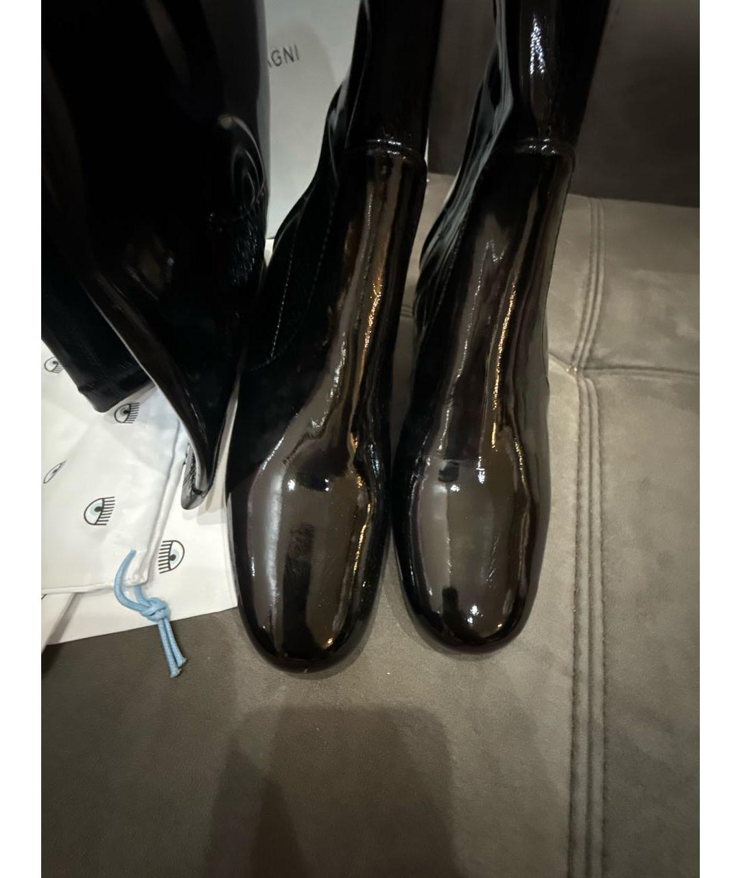 CHIARA FERRAGNI Черные ботфорты из лакированной кожи, фото 2