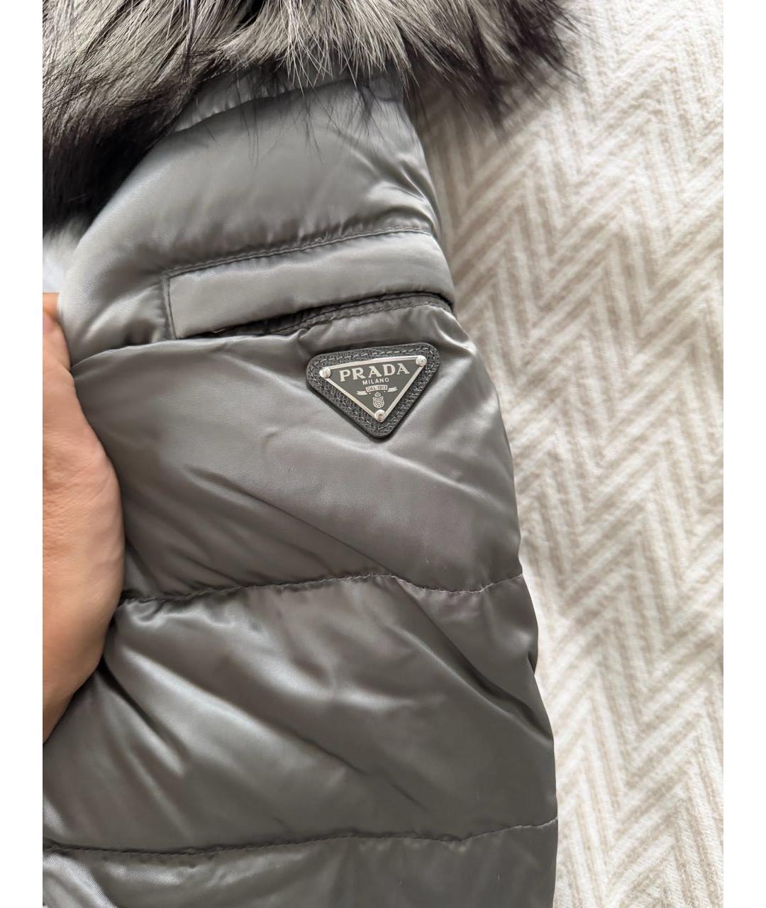 PRADA Серый полиэстеровый пуховик, фото 4