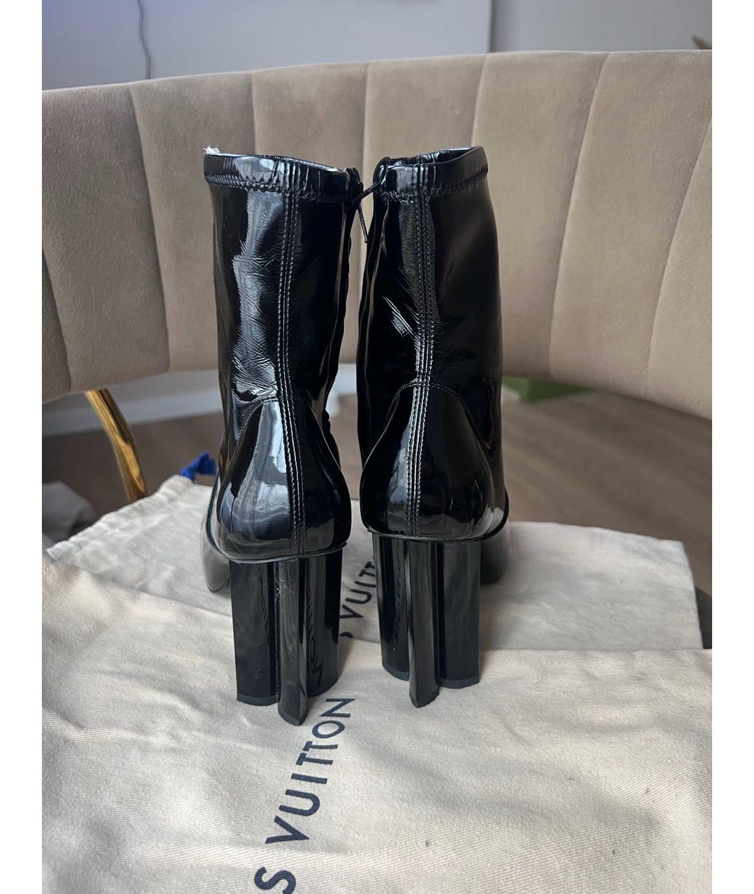 LOUIS VUITTON Черные ботильоны из лакированной кожи, фото 3