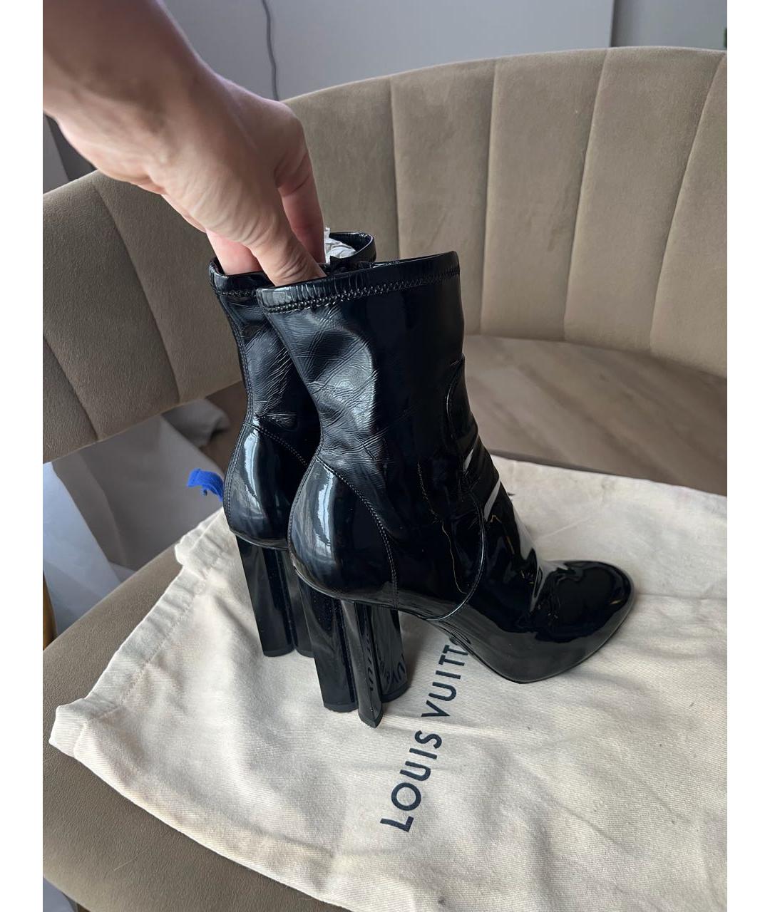 LOUIS VUITTON Черные ботильоны из лакированной кожи, фото 4