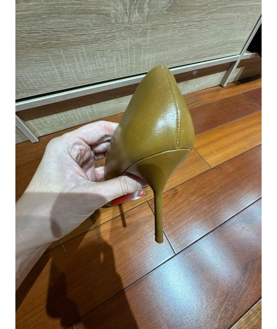 CHRISTIAN LOUBOUTIN Горчичные кожаные туфли, фото 7