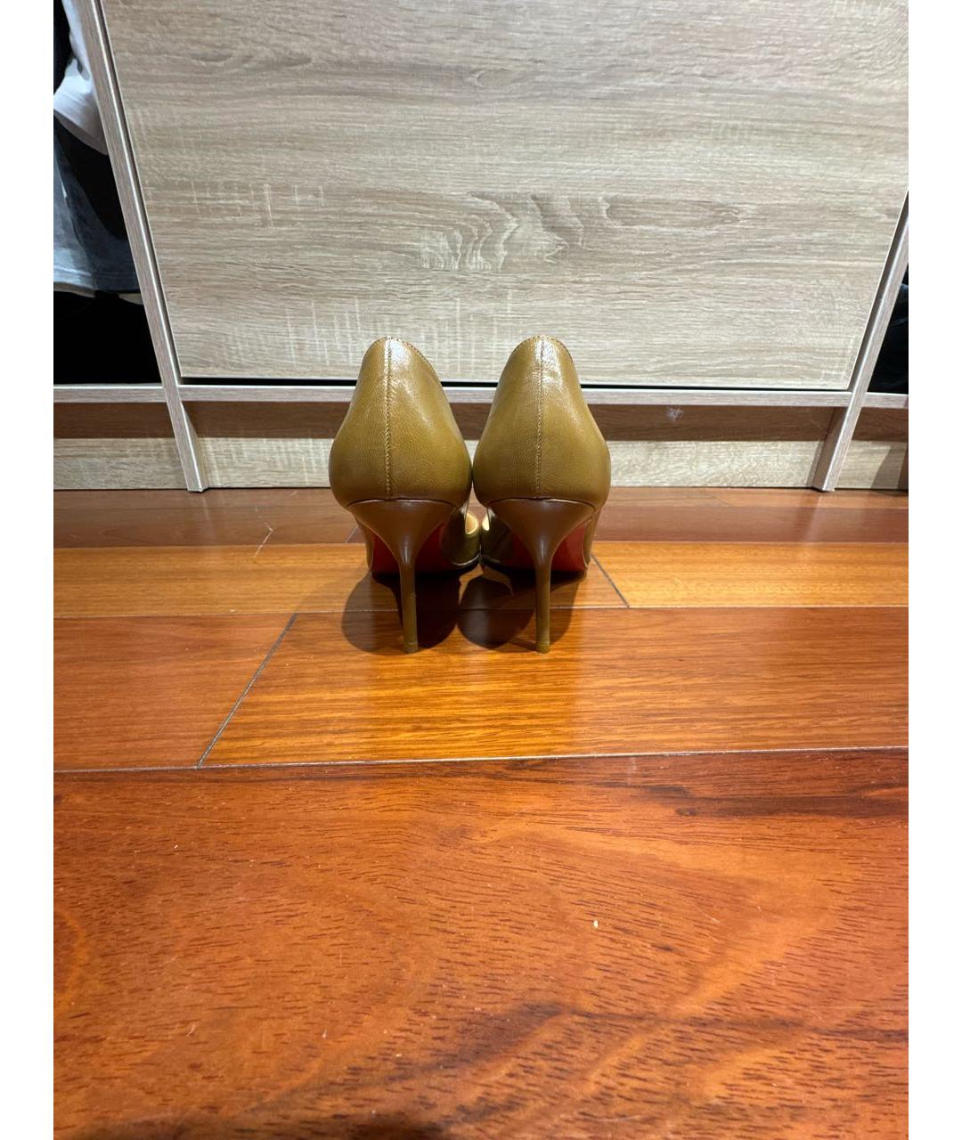 CHRISTIAN LOUBOUTIN Горчичные кожаные туфли, фото 4