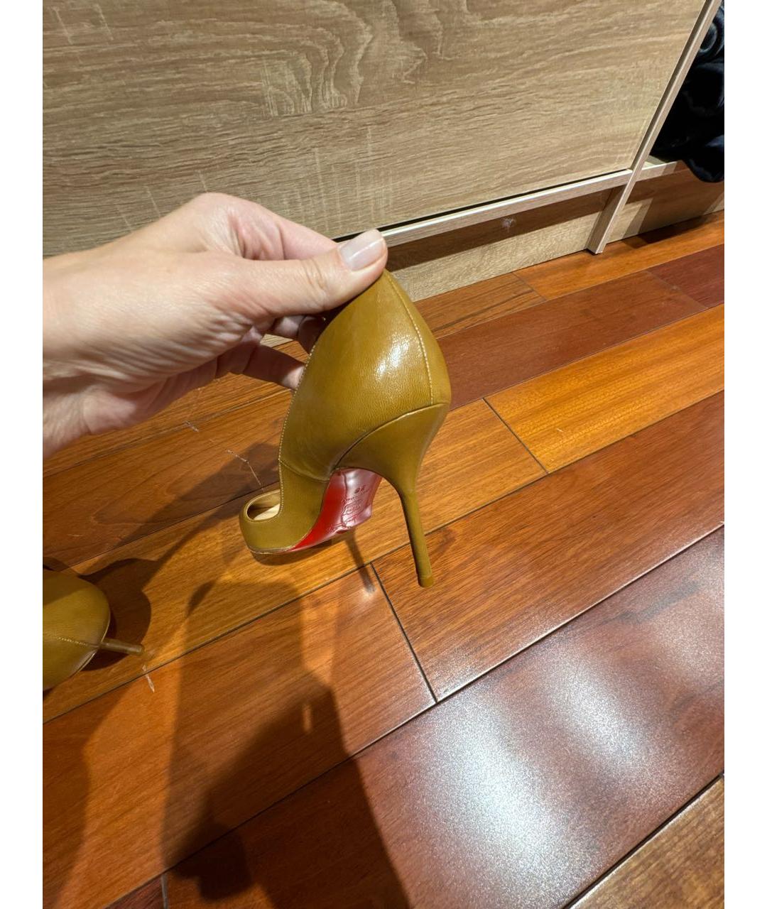 CHRISTIAN LOUBOUTIN Горчичные кожаные туфли, фото 8