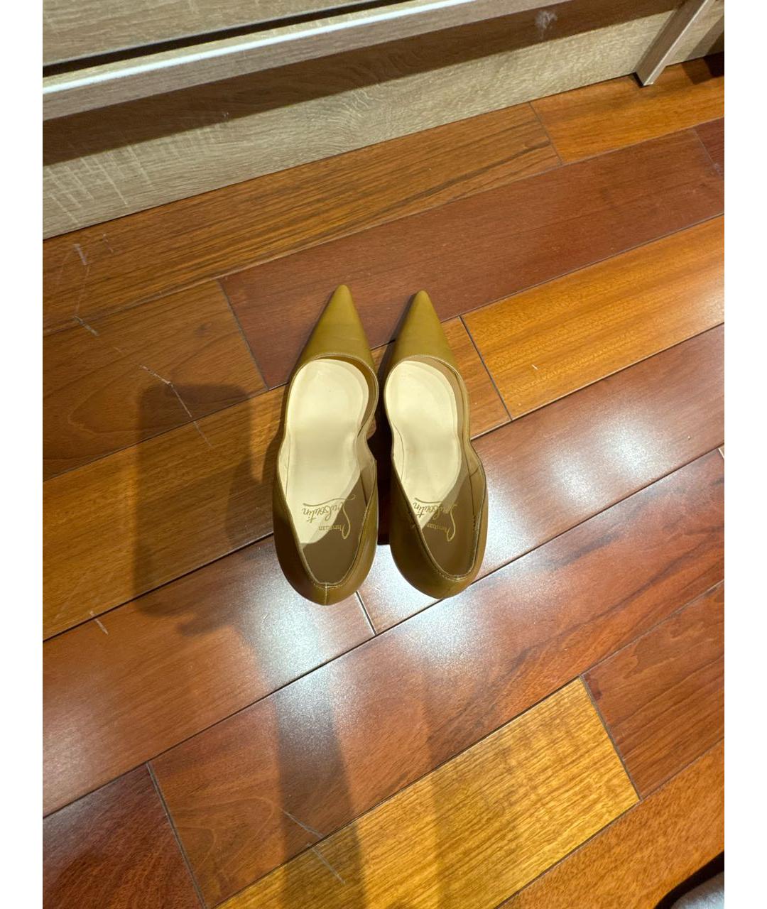 CHRISTIAN LOUBOUTIN Горчичные кожаные туфли, фото 3