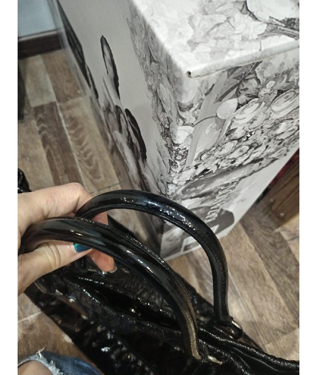 PRADA Черная сумка через плечо из лакированной кожи, фото 4