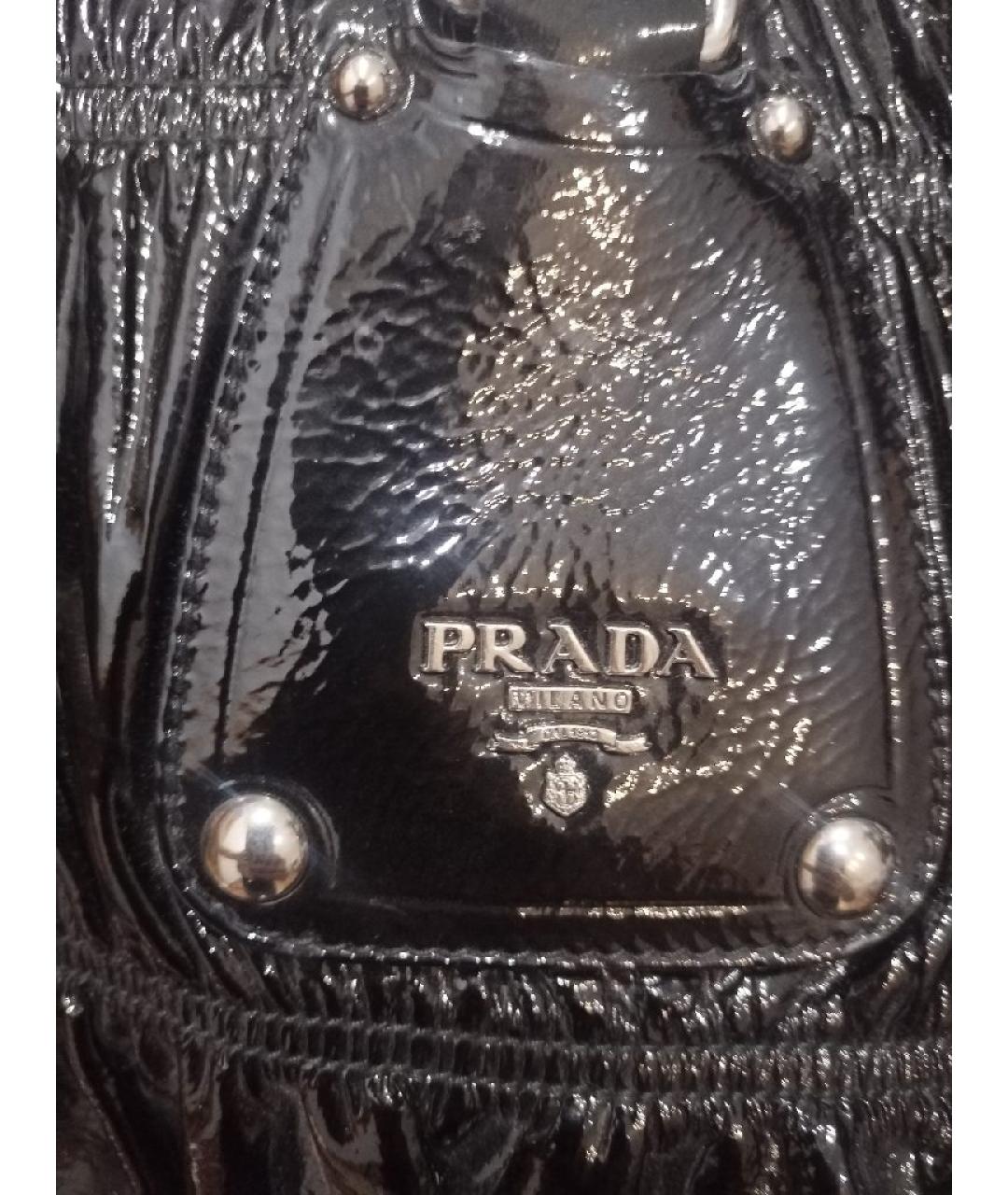 PRADA Черная сумка через плечо из лакированной кожи, фото 5