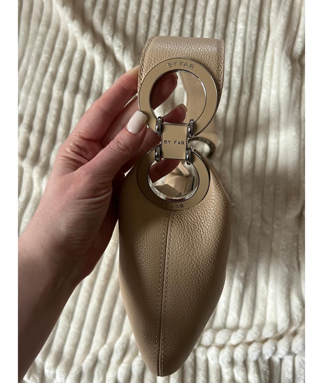 BY FAR Бежевая кожаная сумка с короткими ручками, фото 6