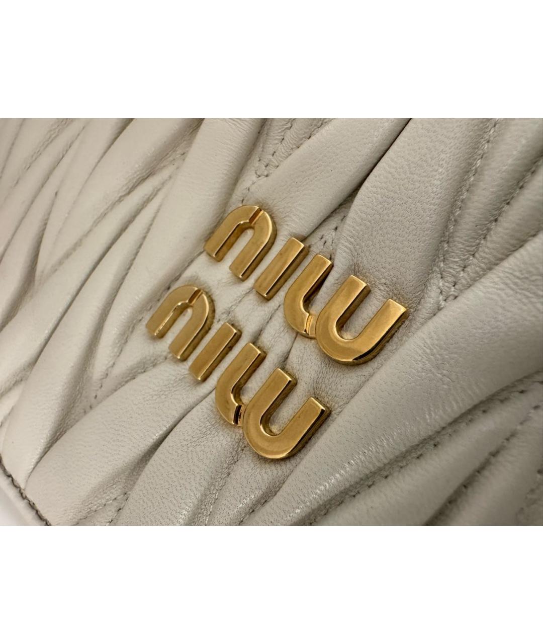 MIU MIU Бежевая кожаная сумка с короткими ручками, фото 5