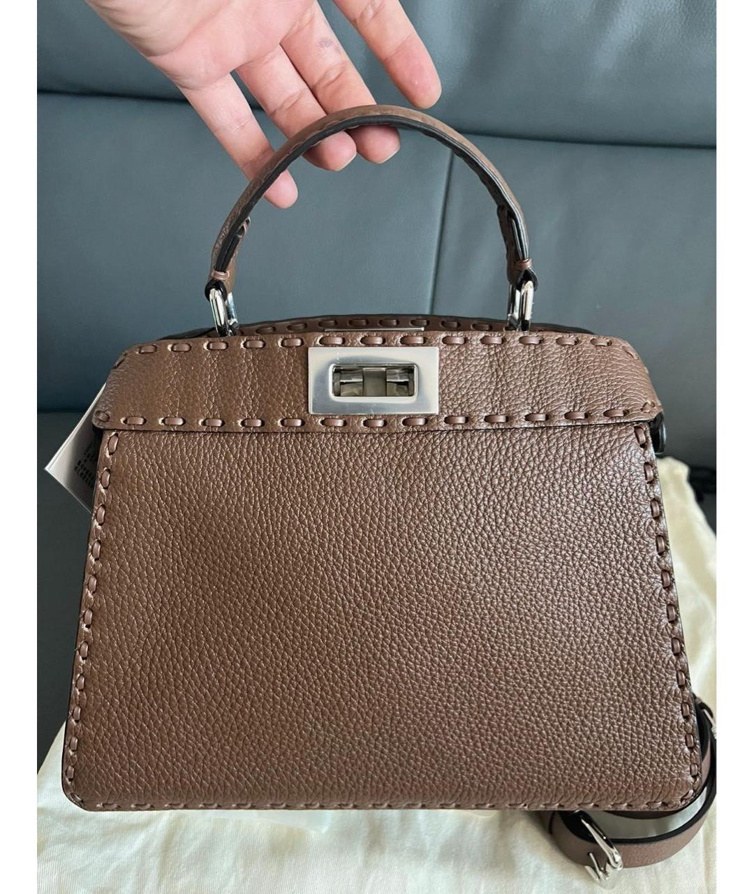 FENDI Коричневая кожаная сумка с короткими ручками, фото 3