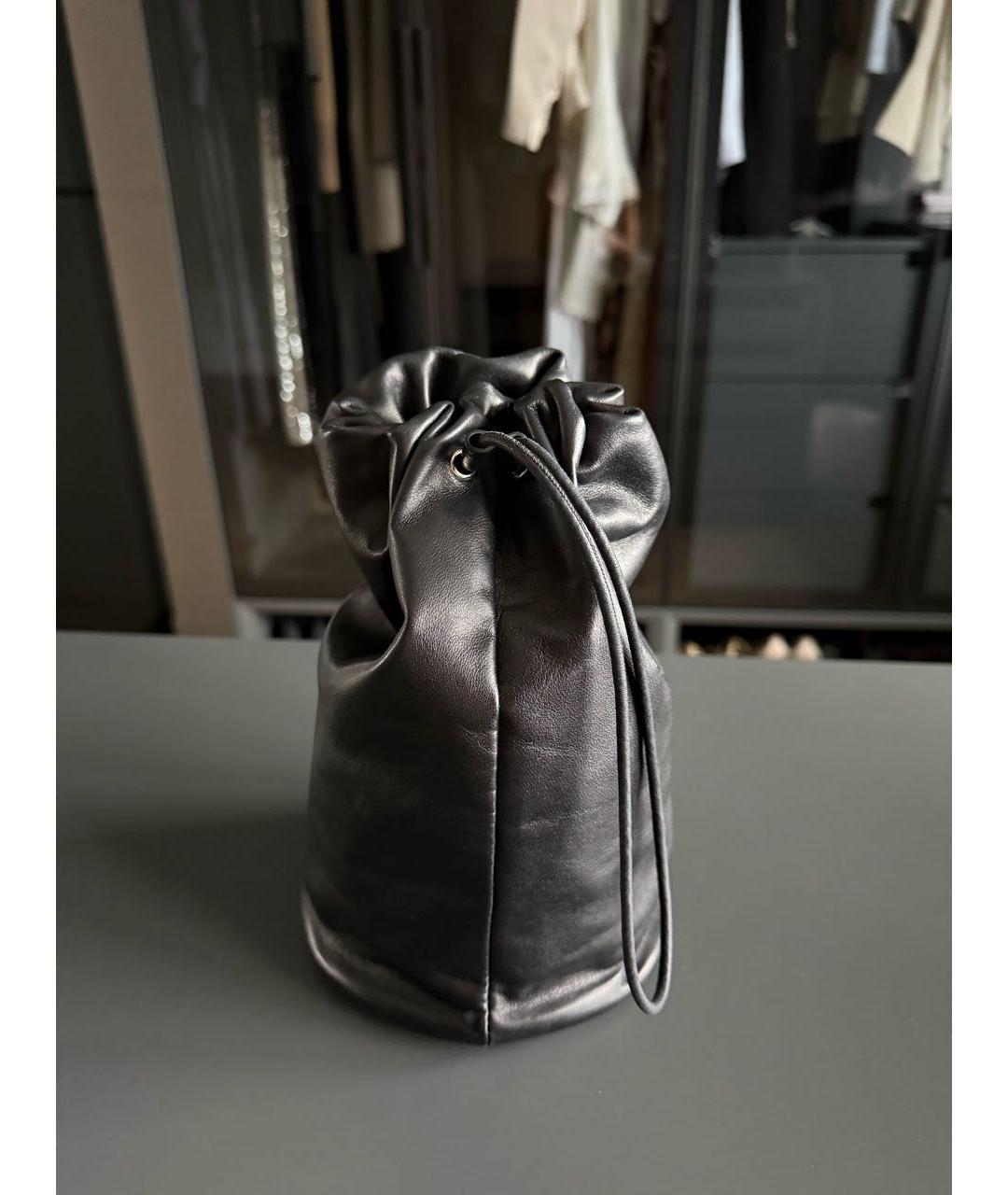 THE ROW Черная кожаная сумка с короткими ручками, фото 3