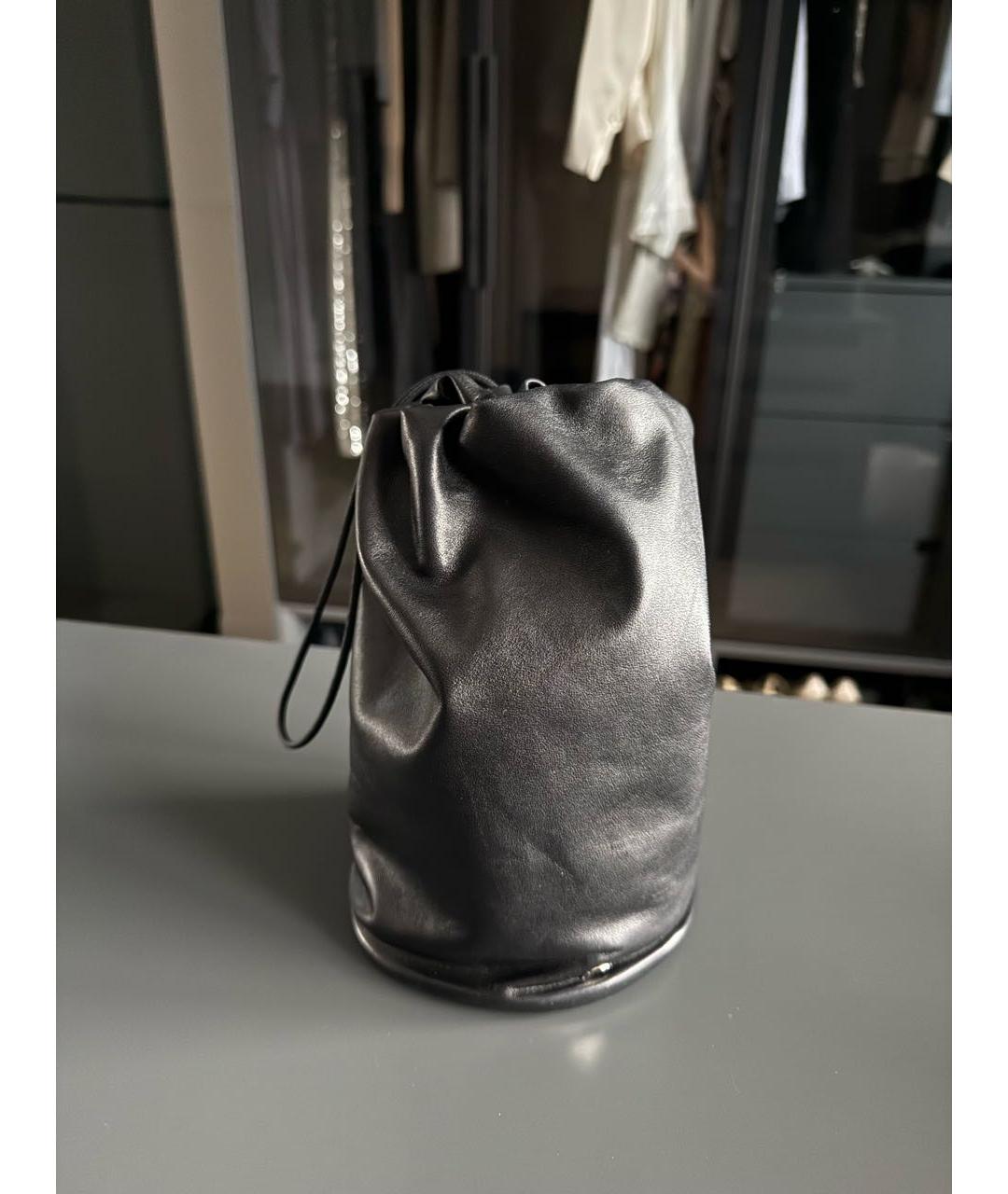 THE ROW Черная кожаная сумка с короткими ручками, фото 5