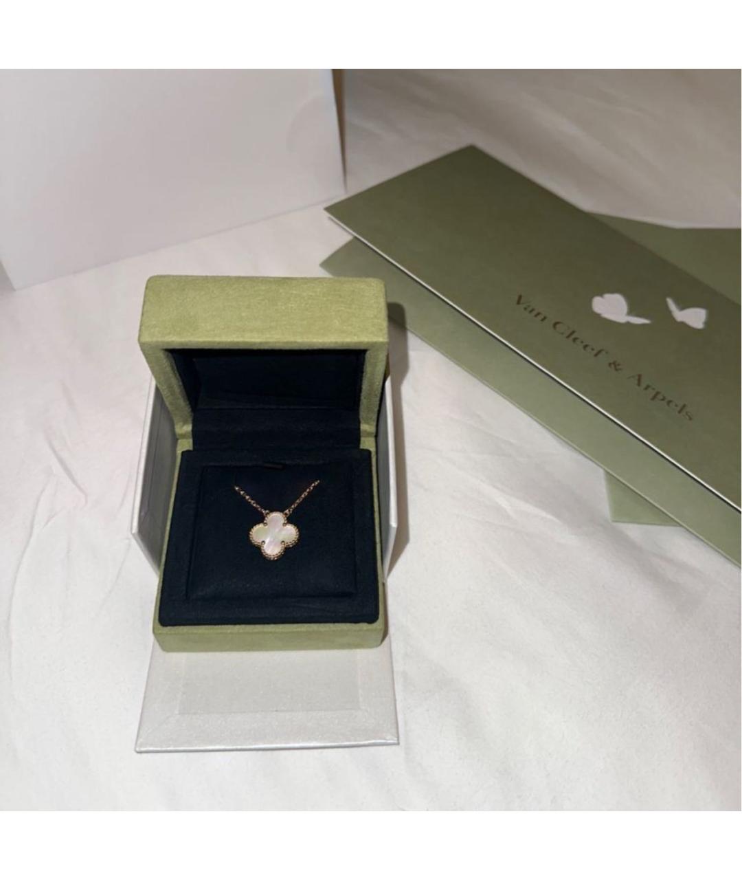 VAN CLEEF & ARPELS Белая подвеска из желтого золота, фото 2